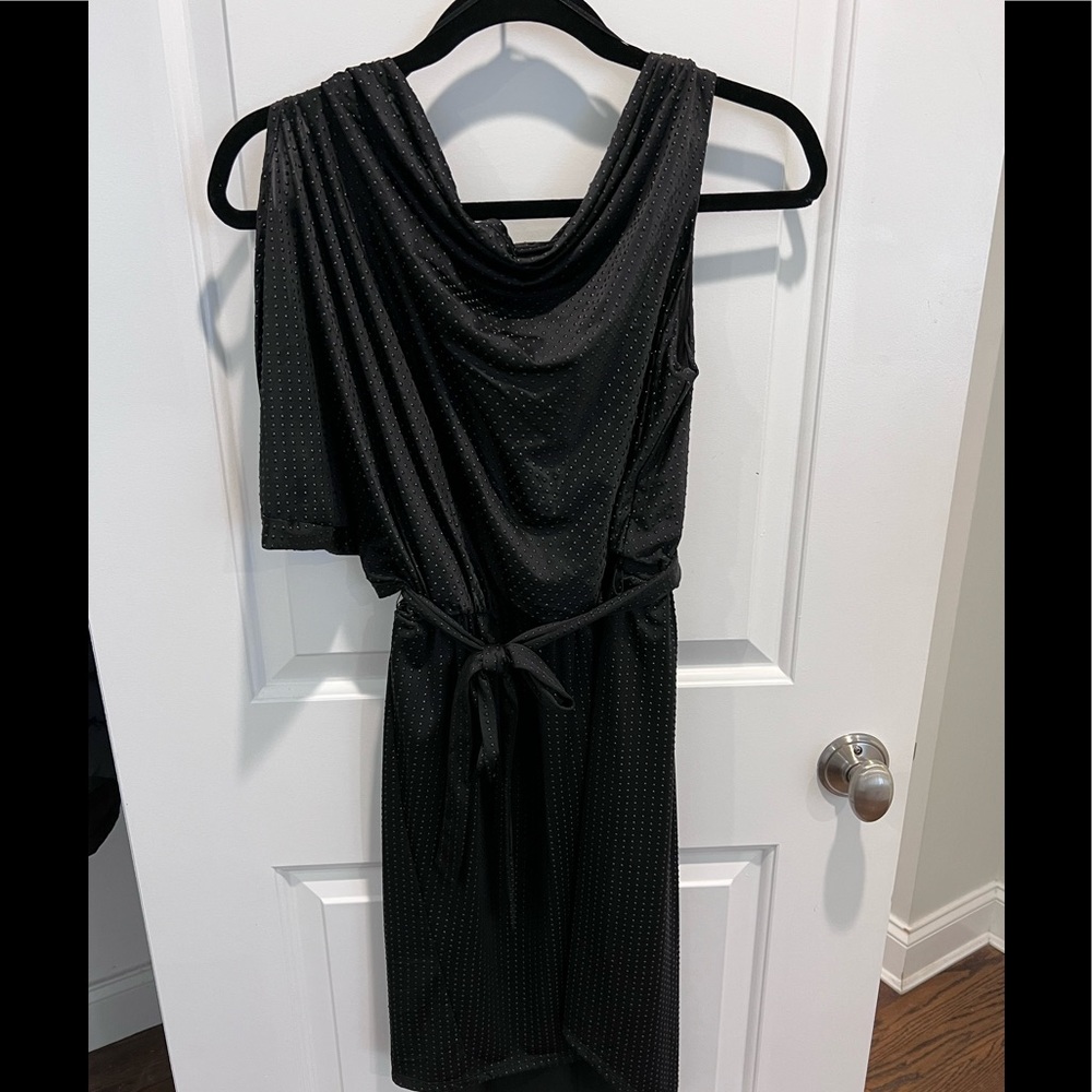 Modern one sleeve dress worn once with great pebble fabric and waist tie